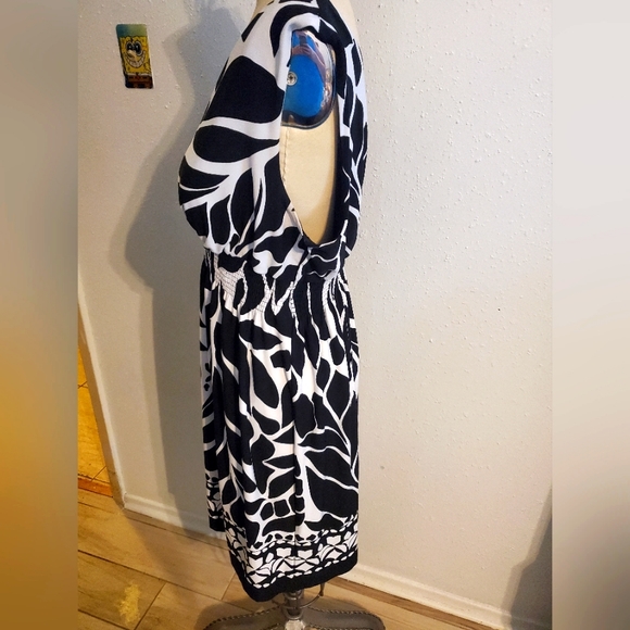 Dress - Picture 4 of 5